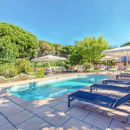 Villa Spacious With Heated Pool In Sainte-maxime *