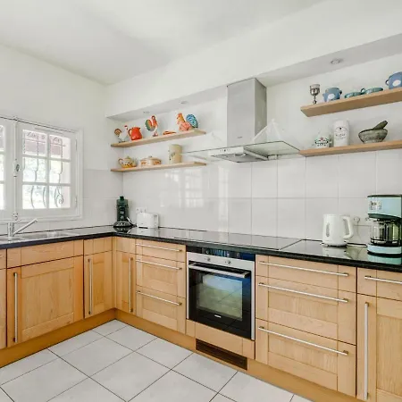 Spacious With Heated Pool In Sainte-maxime *