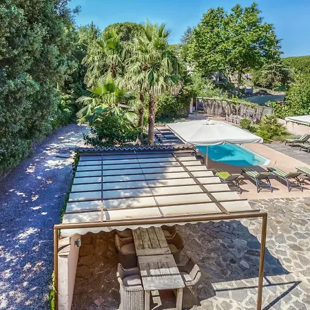 Villa Spacious With Heated Pool In Sainte-maxime *