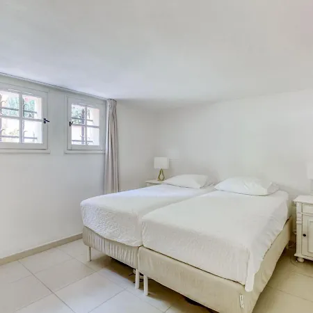 Spacious With Heated Pool In Sainte-maxime