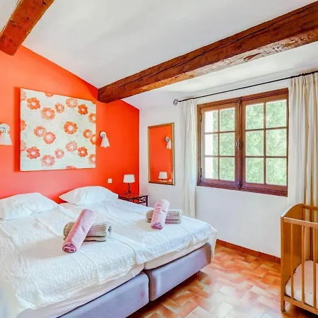 Spacious With Heated Pool In Sainte-maxime