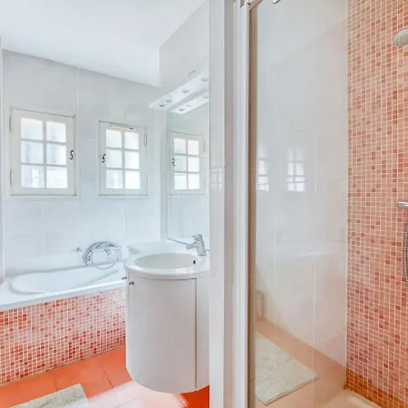 Spacious With Heated Pool In Sainte-maxime * Sainte-Maxime