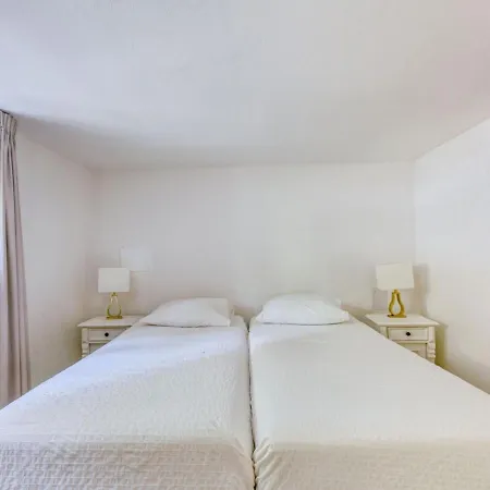 Spacious With Heated Pool In Sainte-maxime Sainte-Maxime